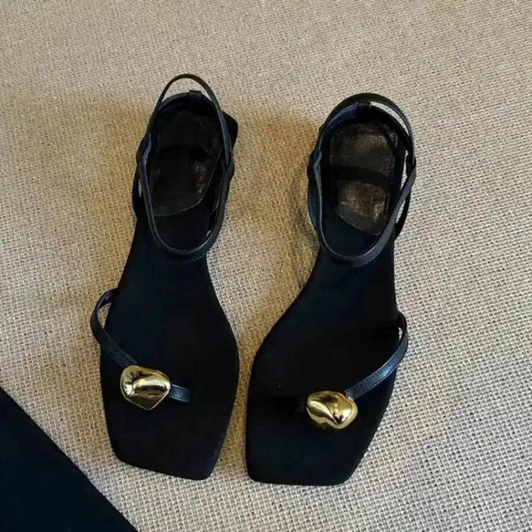 In-Stock Retro Square-Toe Flat Sandals with a Single Strap, New for Summer 2025, Versatile, Comfortable, Thong-Style, Metal, Niche Women&