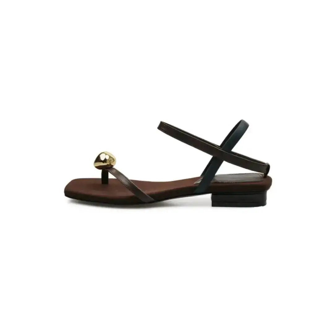 In-Stock Retro Square-Toe Flat Sandals with a Single Strap, New for Summer 2025, Versatile, Comfortable, Thong-Style, Metal, Niche Women&