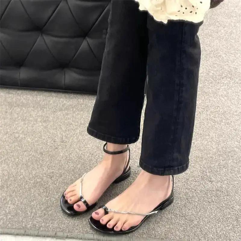 European and American Style Sexy Thong Sandals for Women 2026 New Versatile One-Strap Metal Chain Low-Heeled Roman Sandals Beach Slippers by Dropshipman