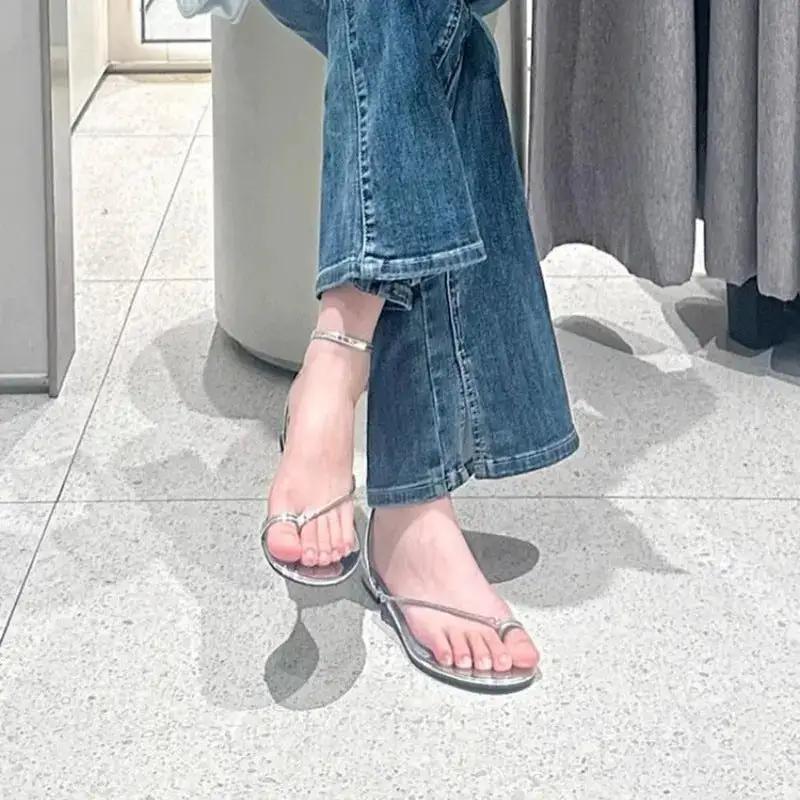 European and American Style Sexy Thong Sandals for Women 2026 New Versatile One-Strap Metal Chain Low-Heeled Roman Sandals Beach Slippers by Dropshipman