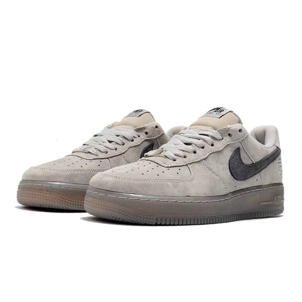 Nike Air Force 1 &