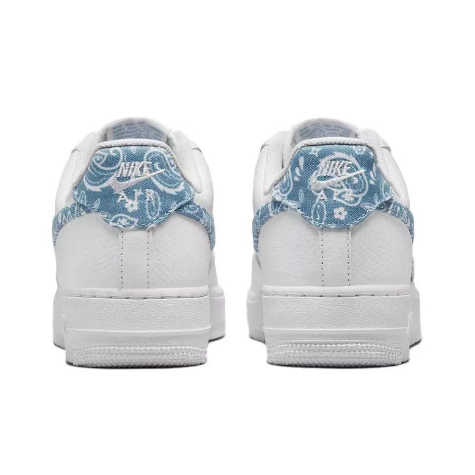 Nike Air Force 1 Low 07 &