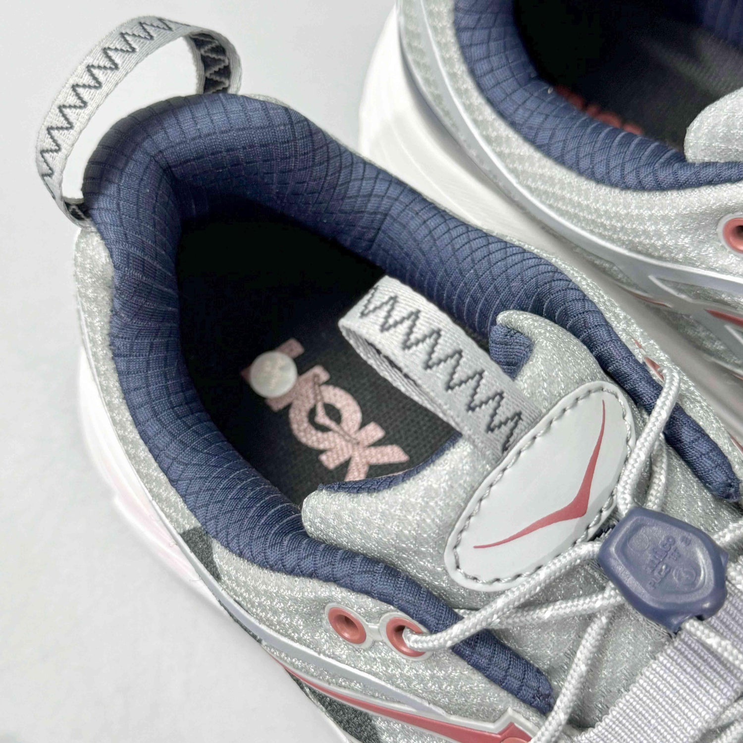 Hoka One One Mafate Three2 &