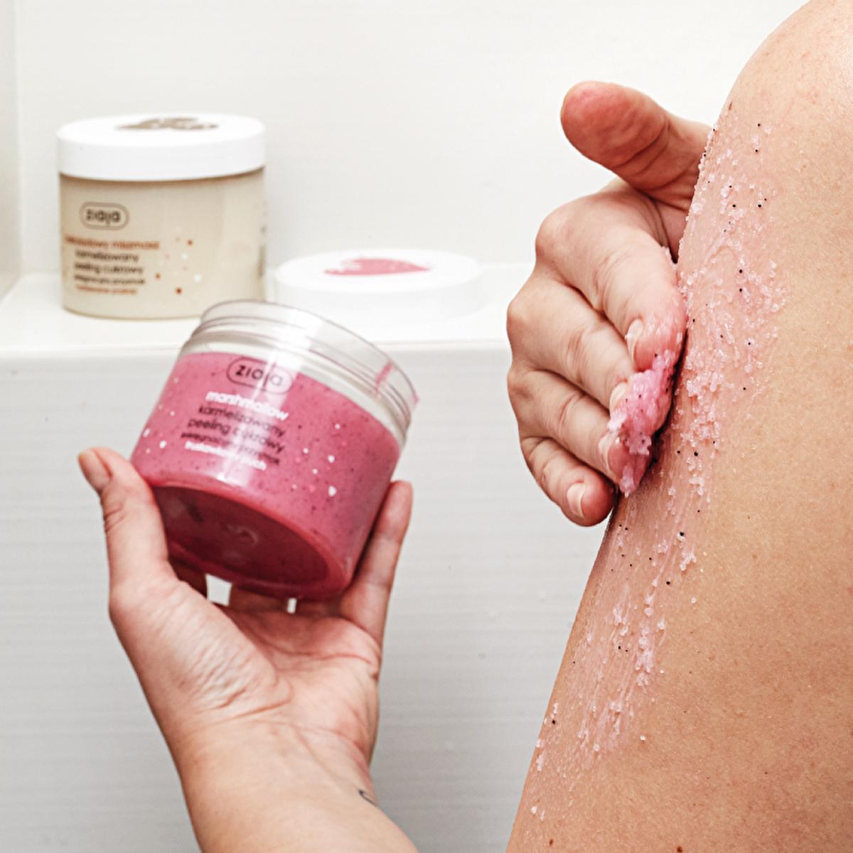 Ziaja Marshmallow Sugar Body Scrub - Exfoliating &amp; Moisturizing Strawberry Scented Body Peeling - Natural Skin Smoothing for Spa-Like Softness