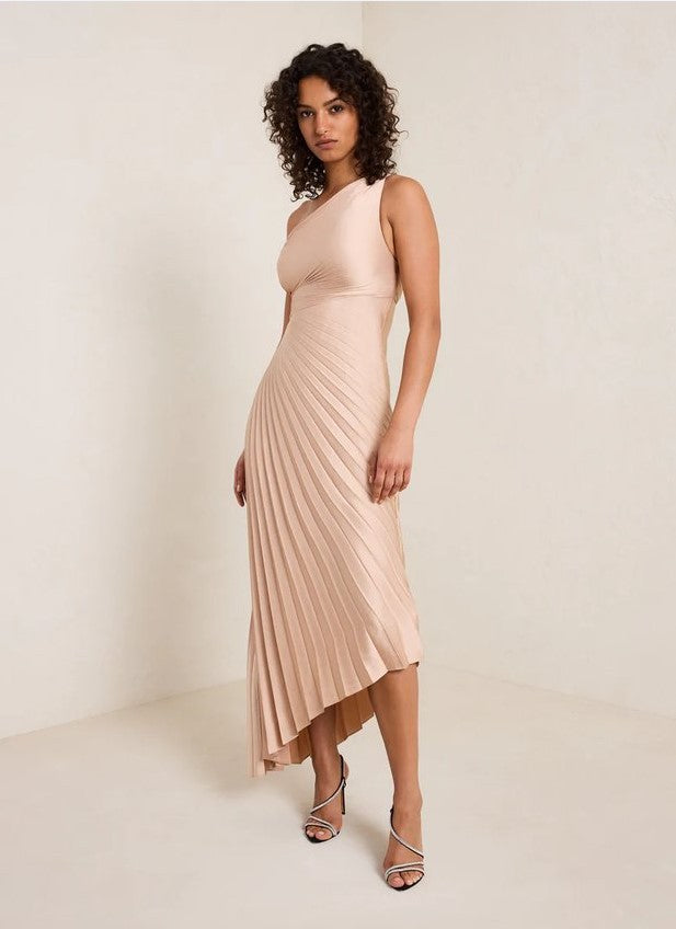Damenbekleidung schulterfreies, plissiertes Satin-Sonnenkleid