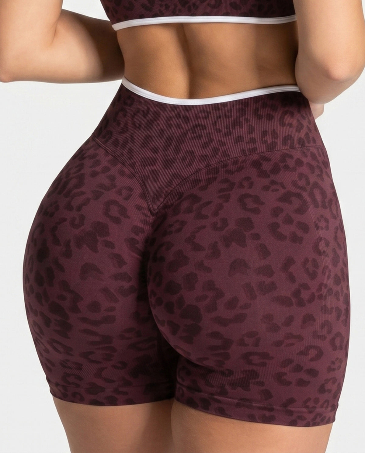 Seamless Yoga Fitness Set with 3D Leopard Print