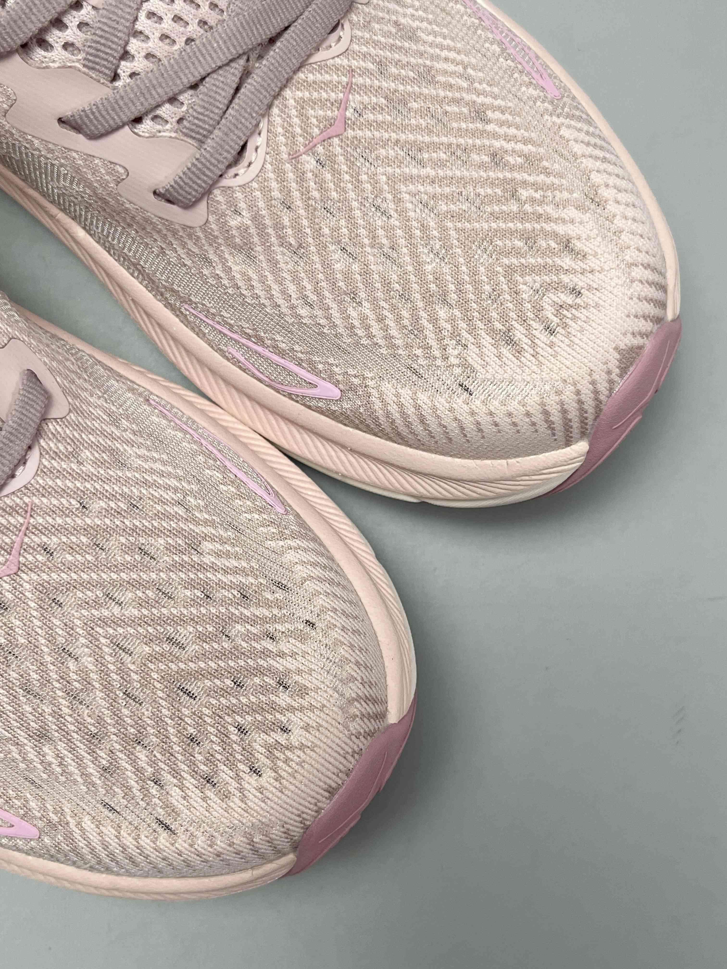 Hoka One One Clifton 9 &
