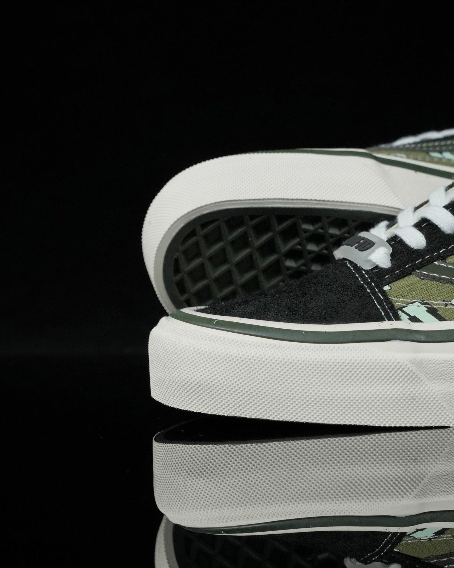 UNDEFEATED x Vans U-Man &