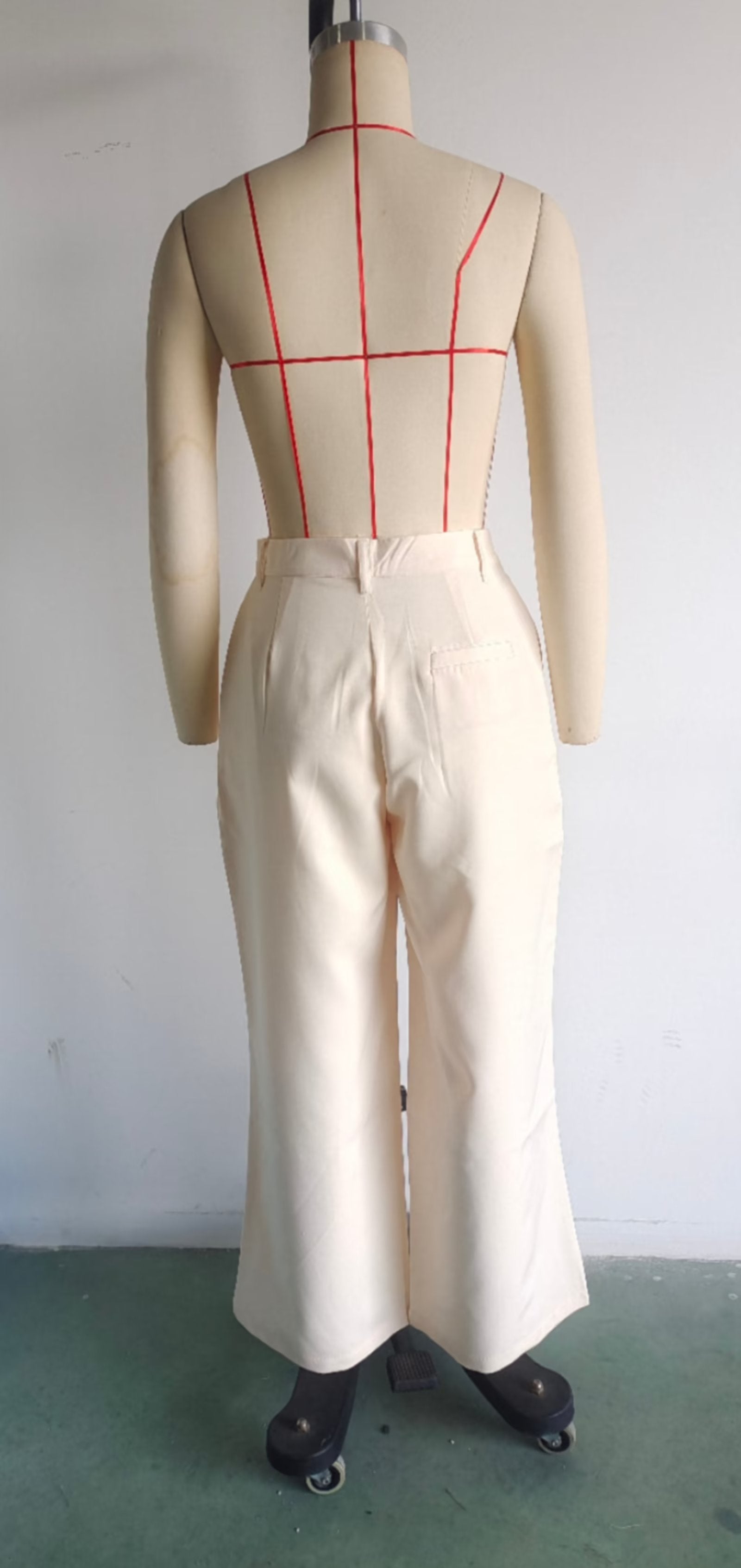 Damen Cutout-Oberteil und Hose mit hohem Bund im Falten-Design
