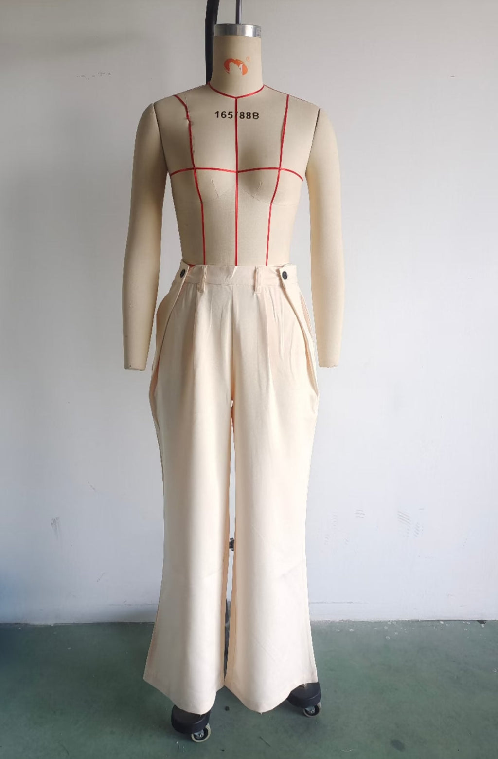 Damen Cutout-Oberteil und Hose mit hohem Bund im Falten-Design