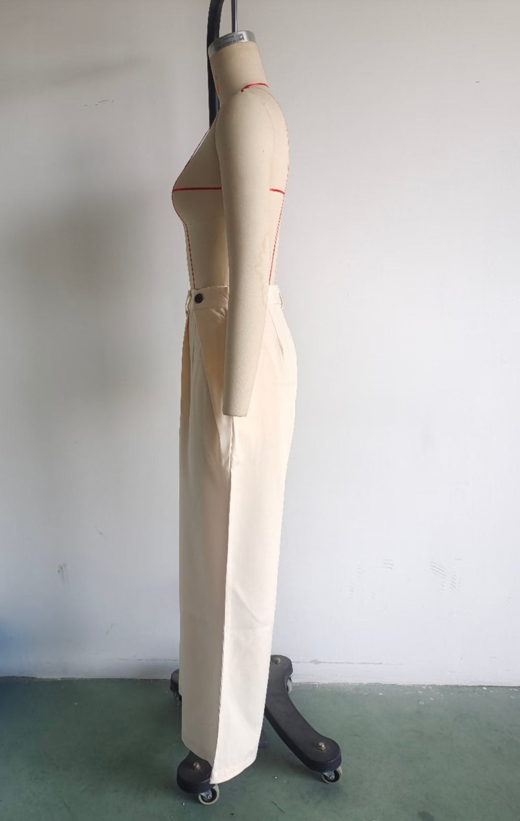 Damen Cutout-Oberteil und Hose mit hohem Bund im Falten-Design