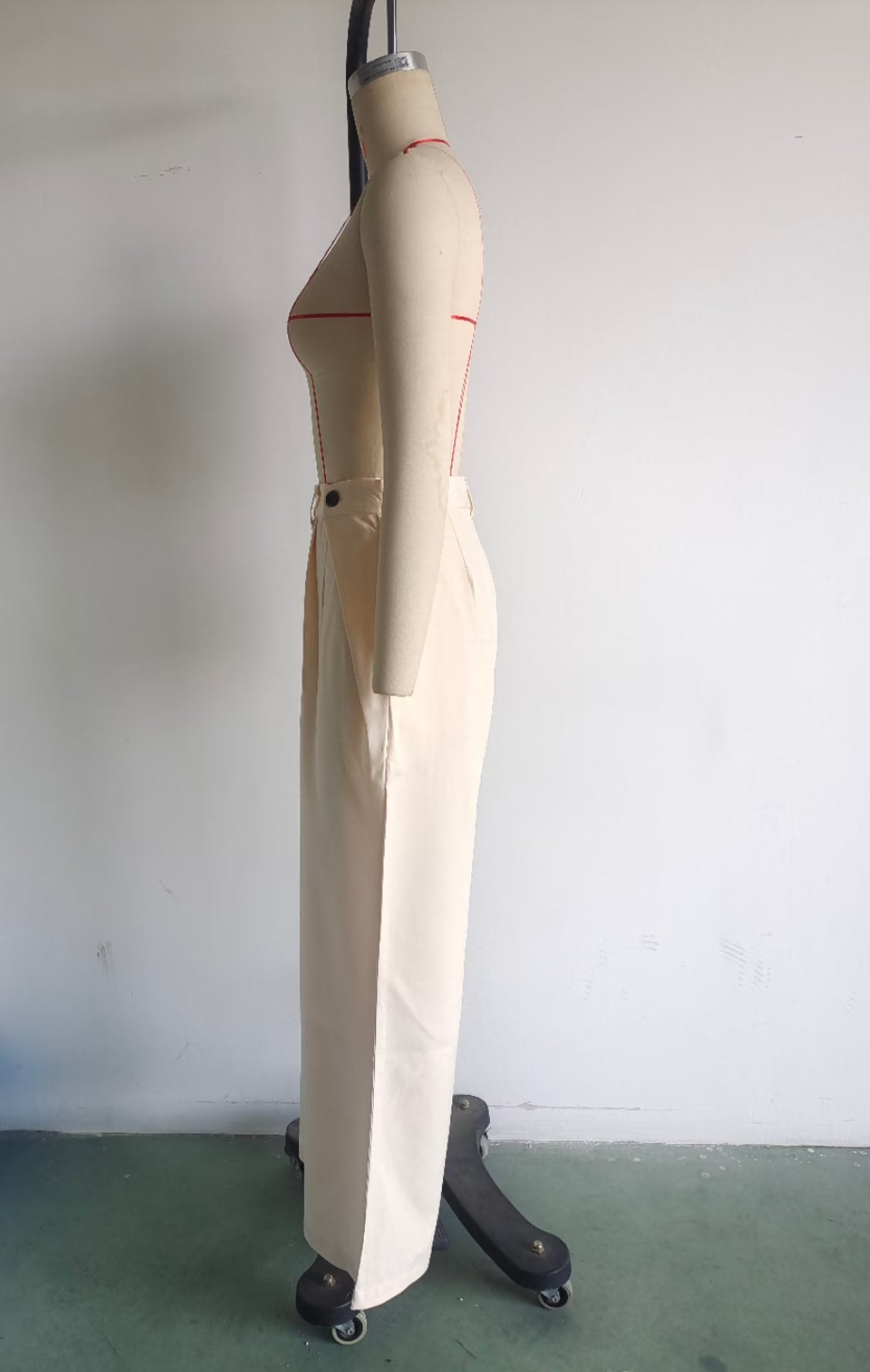 Damen Cutout-Oberteil und Hose mit hohem Bund im Falten-Design