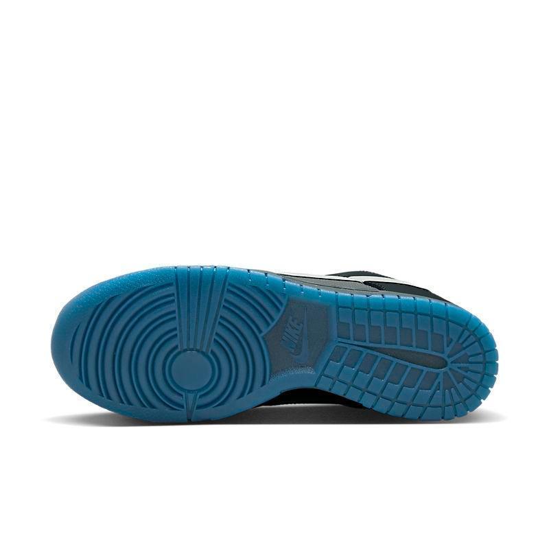 Nike Dunk Low &