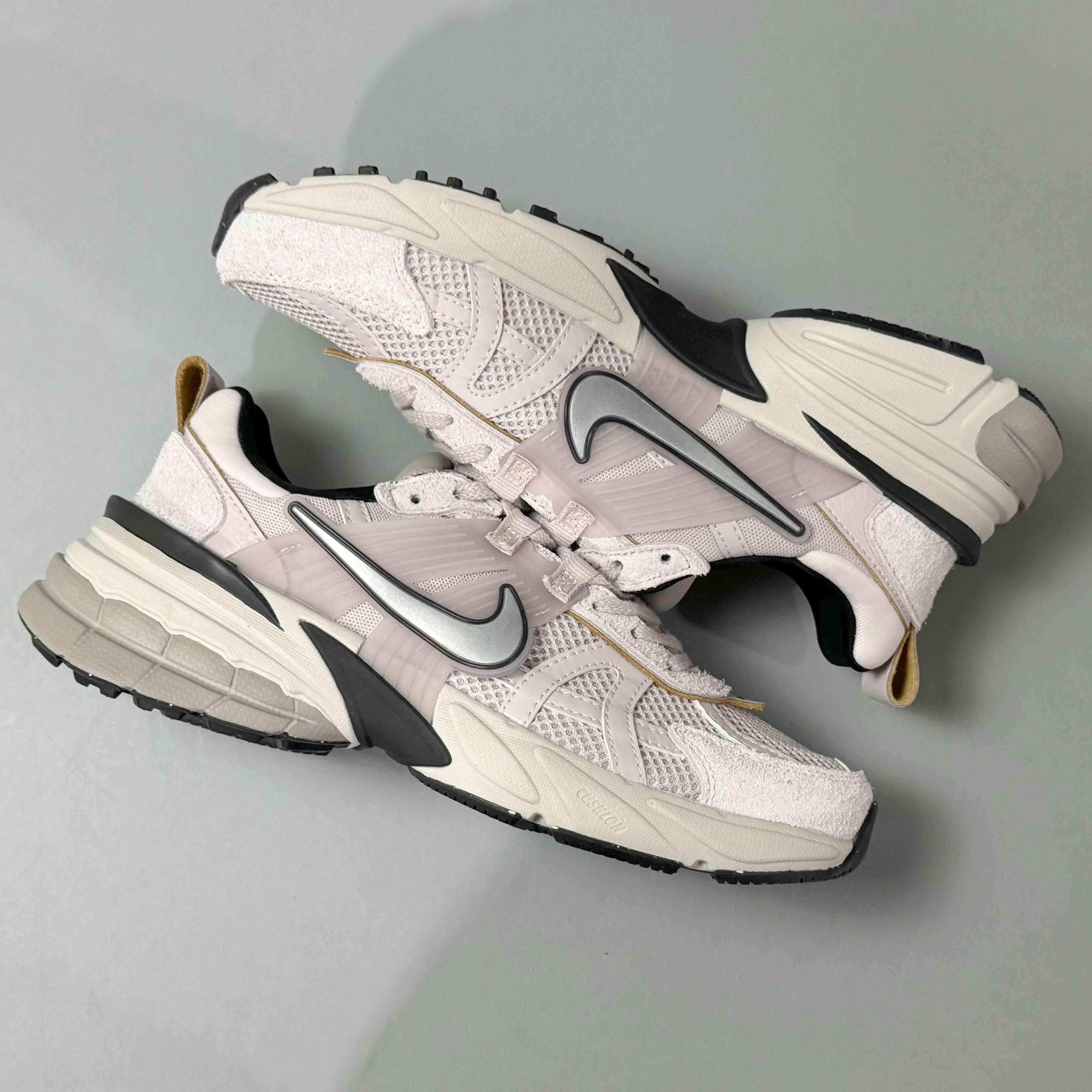 Nike V2K Run &