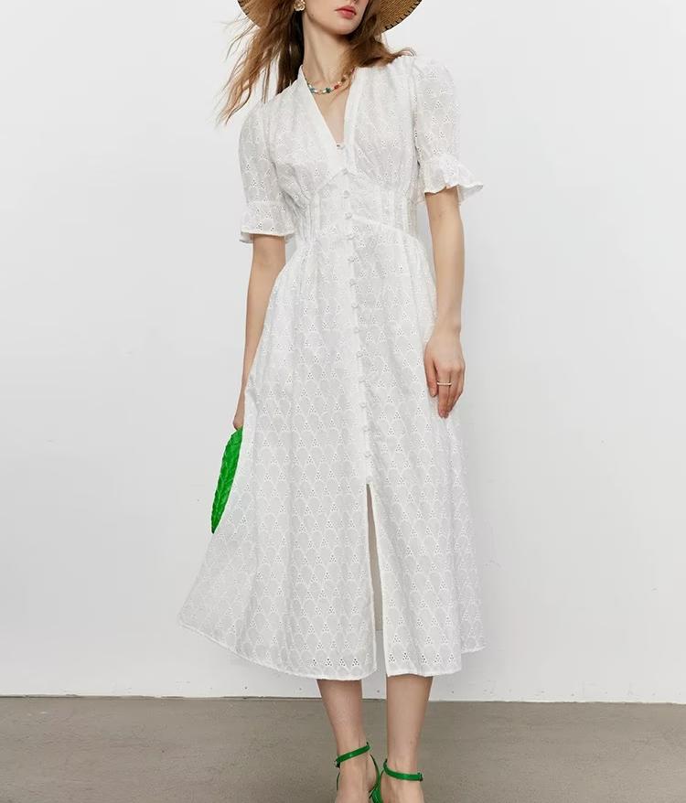 Elegantes, ausgehöhltes, besticktes Kleid mit Taillenausschnitten, V-Ausschnitt, figurbetont, Brustpartie, kurze Ärmel