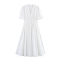 Elegantes, ausgehöhltes, besticktes Kleid mit Taillenausschnitten, V-Ausschnitt, figurbetont, Brustpartie, kurze Ärmel