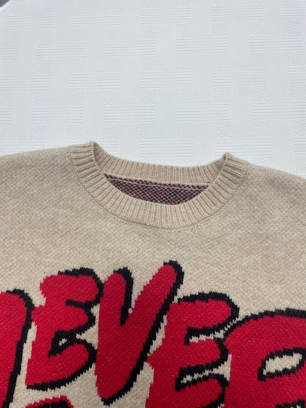 Damen hochelastischer, lockerer Langarm-Pullover mit Schriftzug und Strickmuster