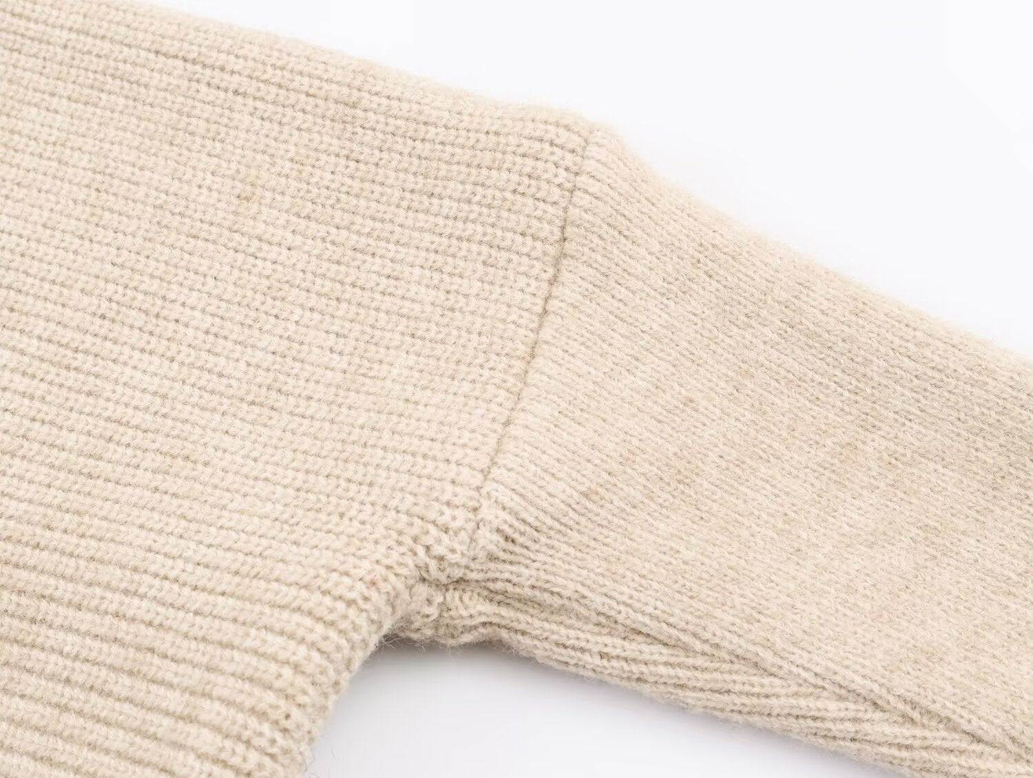 Unregelmäßiger asymmetrischer Rollkragenpullover Damen Winter Flauschiger Naht-Strickpullover Lockeres Oberteil