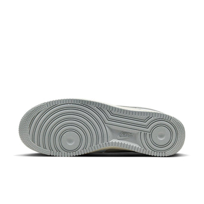 Nike Air Force 1 &