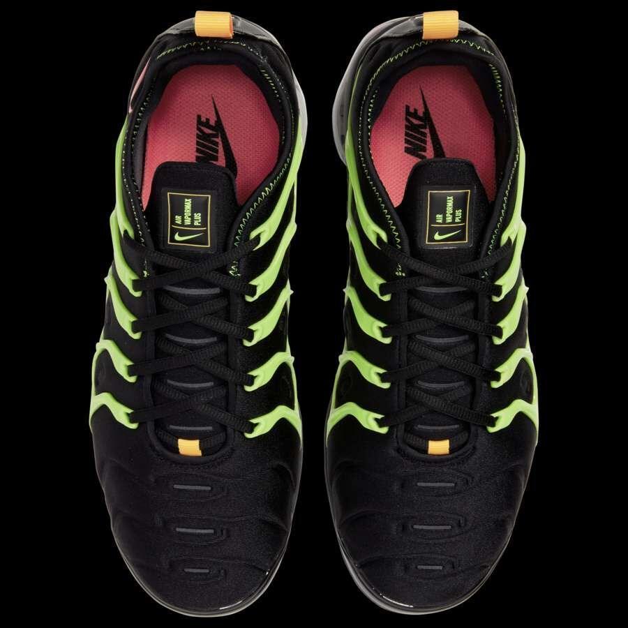 Nike Air VaporMax Plus &