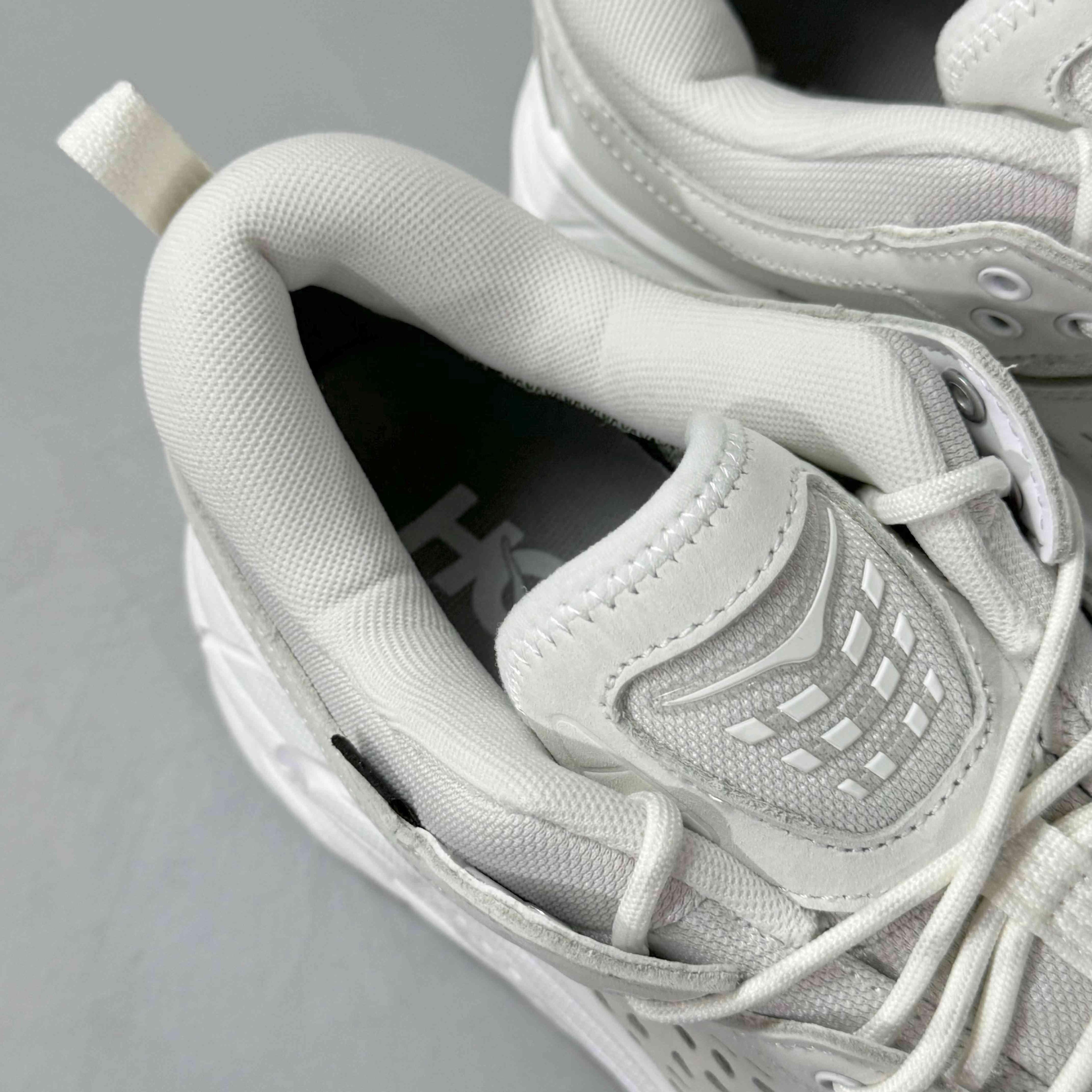 Hoka One One Tor Ultra Low &