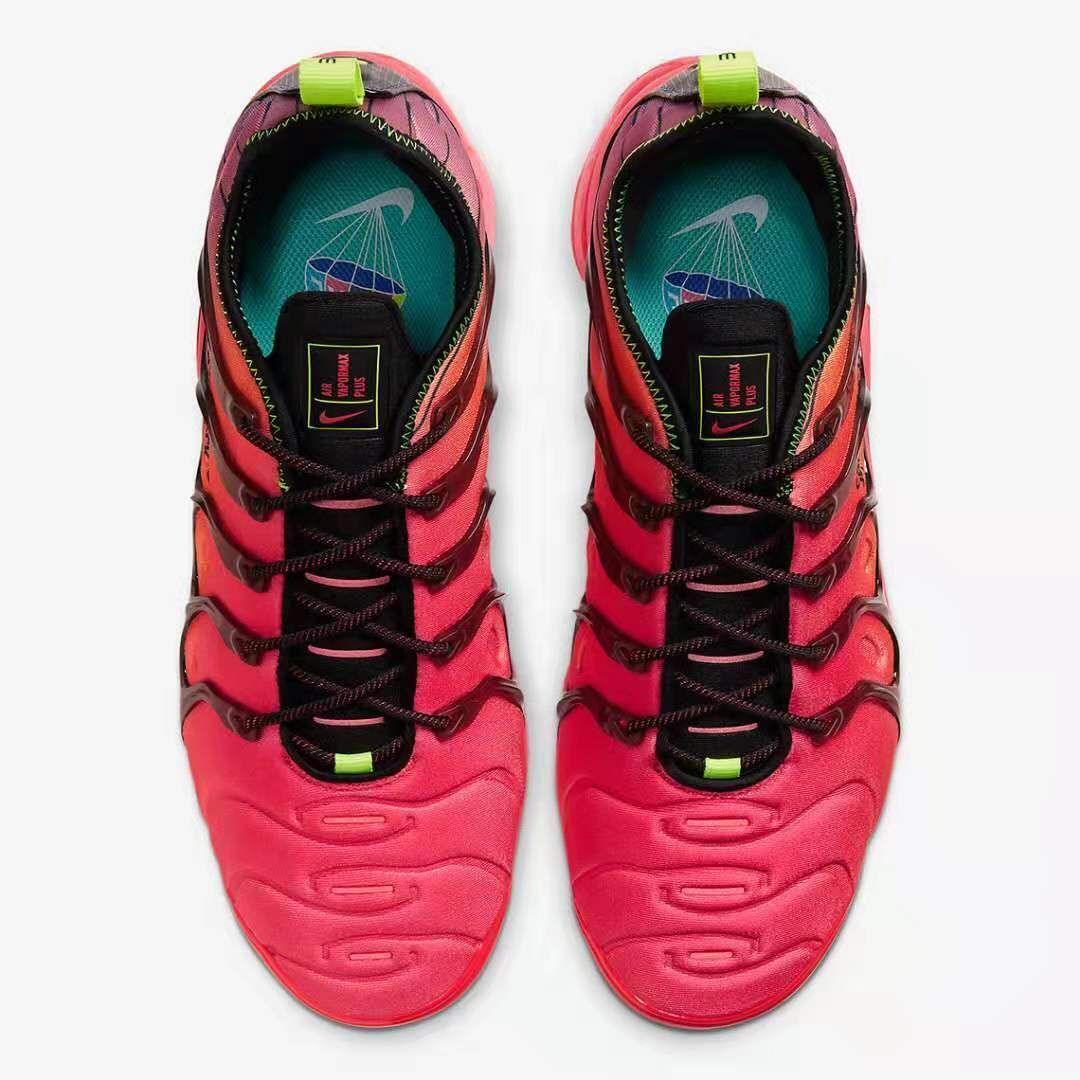 Nike Air VaporMax Plus &