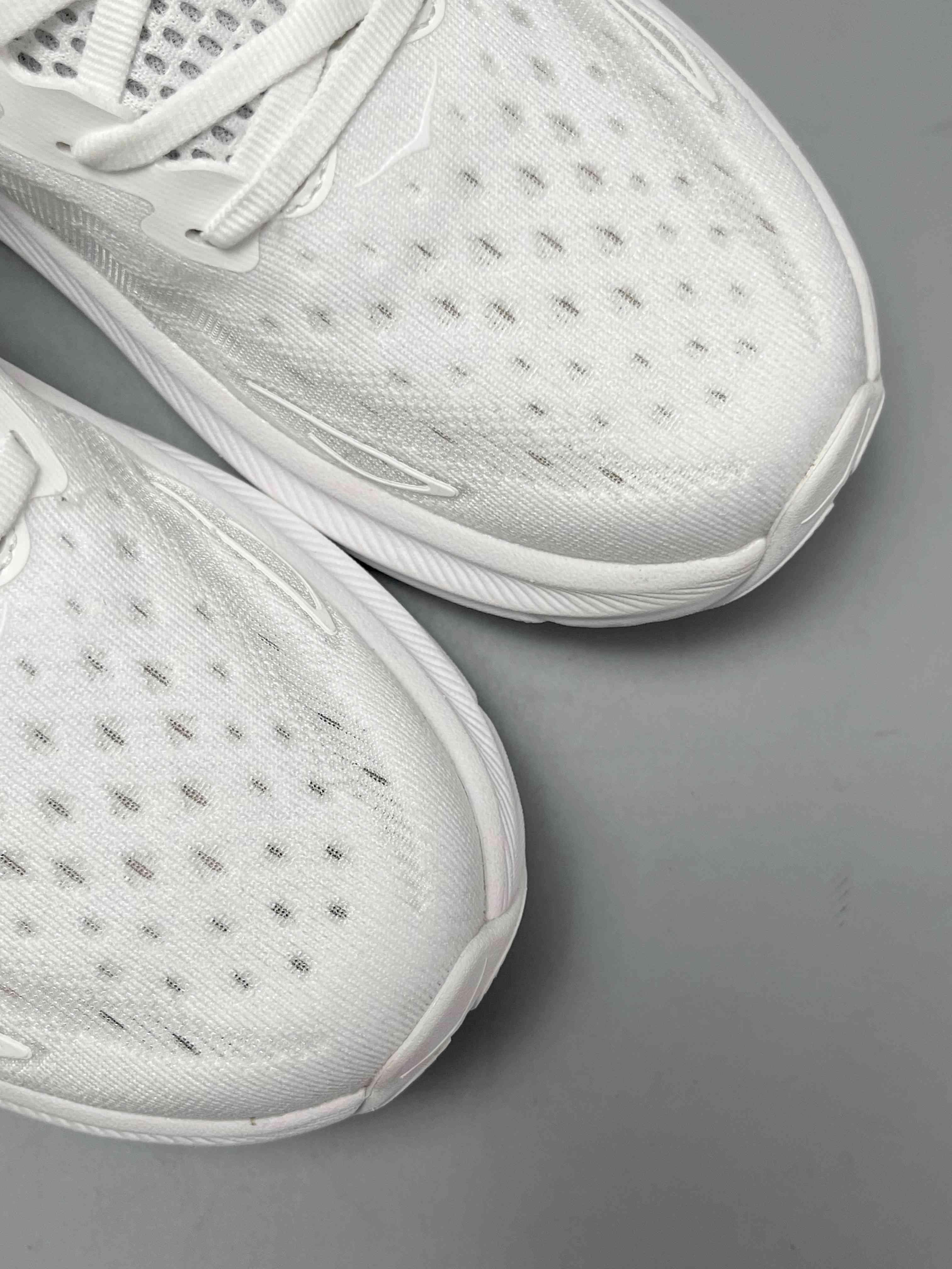 Hoka One One Clifton 9 &