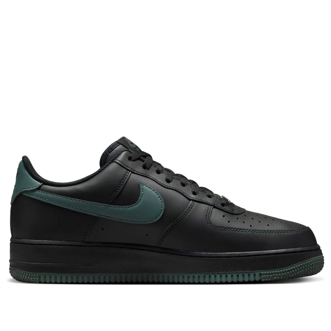 Nike Air Force 1 Low &