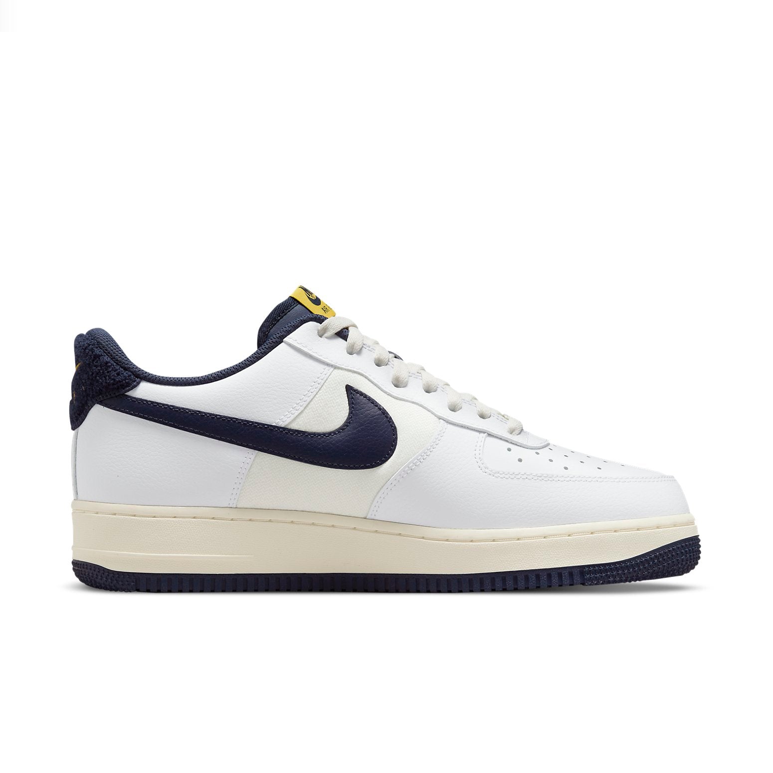 Nike Air Force 1 &