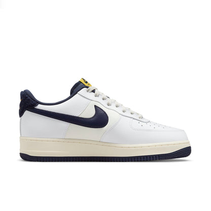 Nike Air Force 1 &