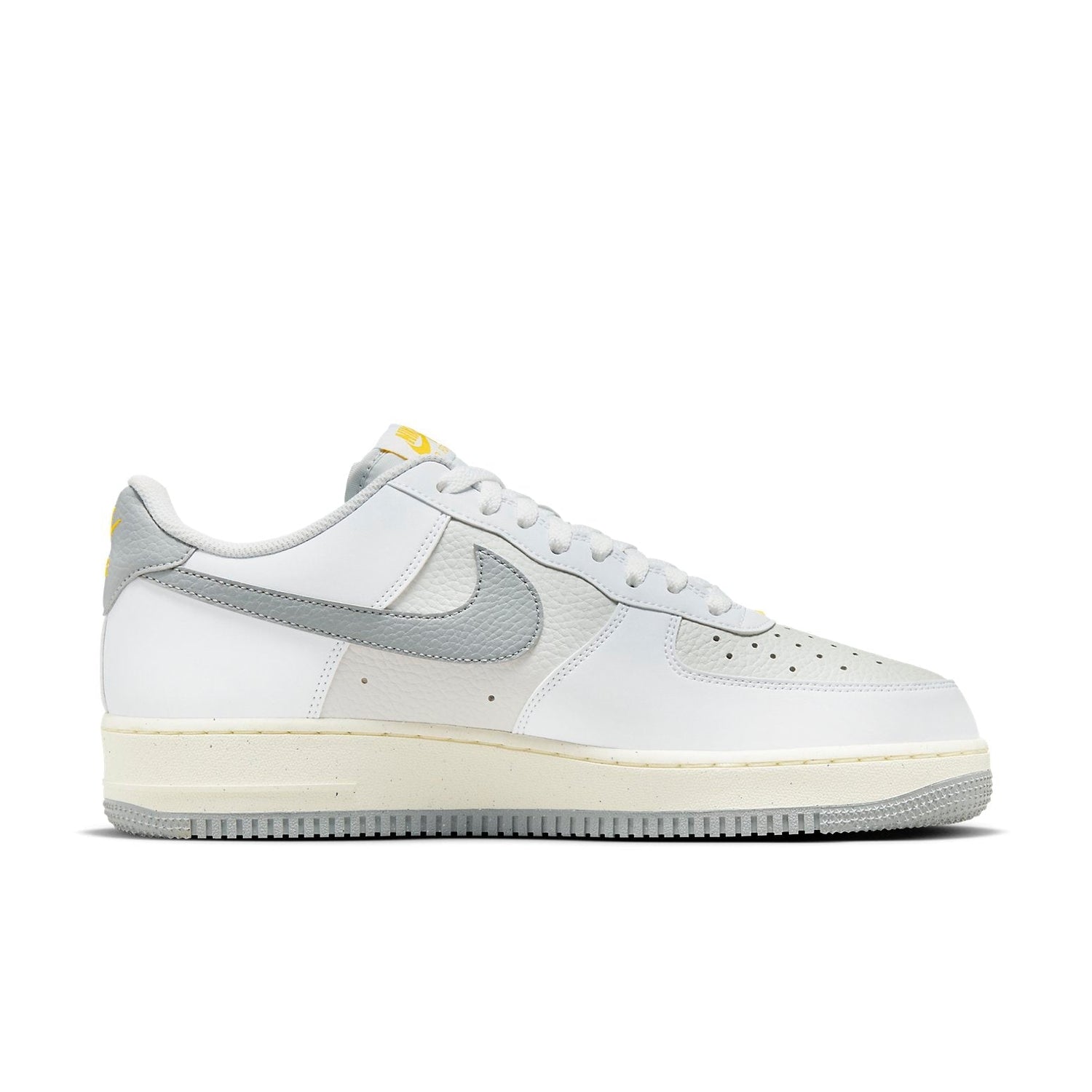 Nike Air Force 1 &