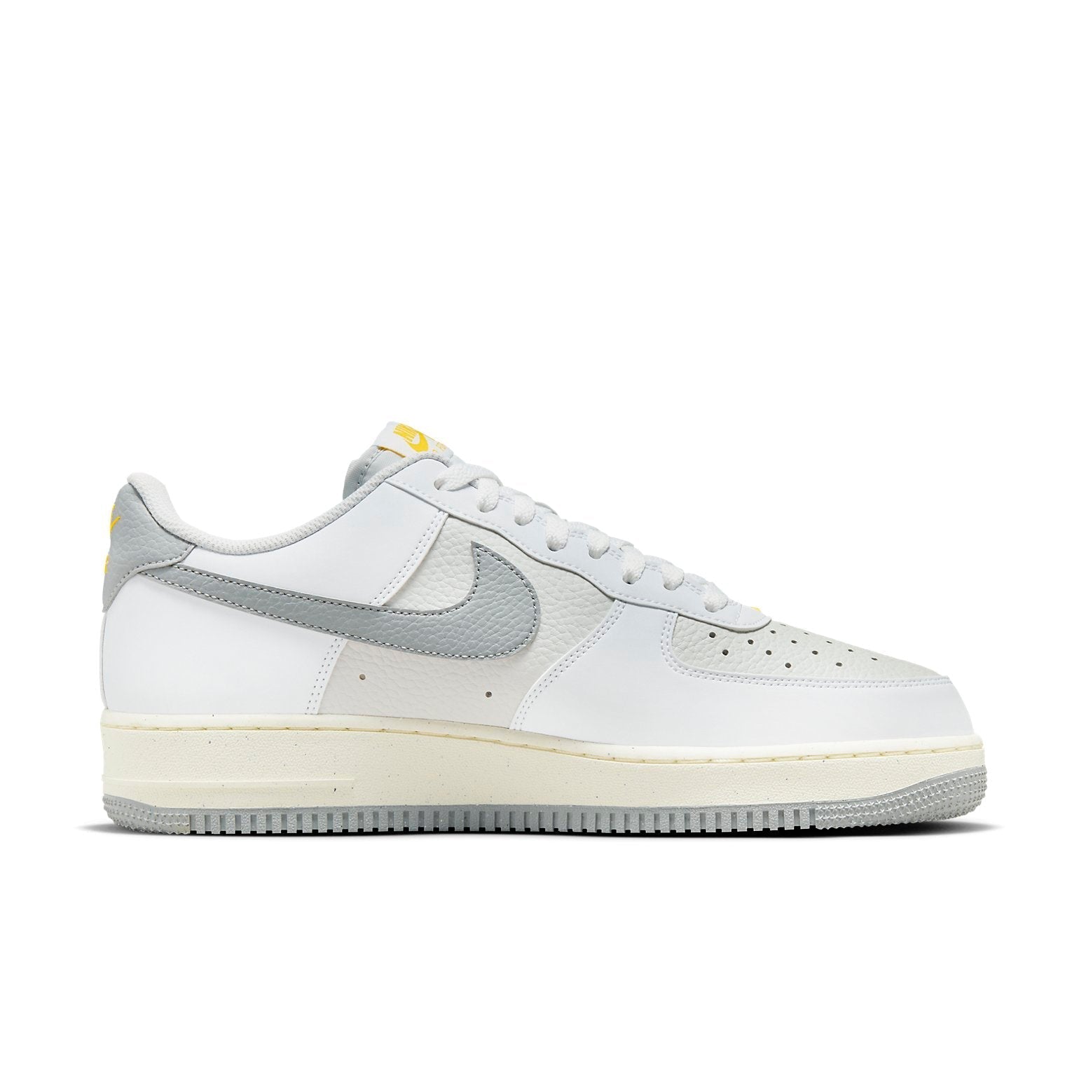 Nike Air Force 1 &