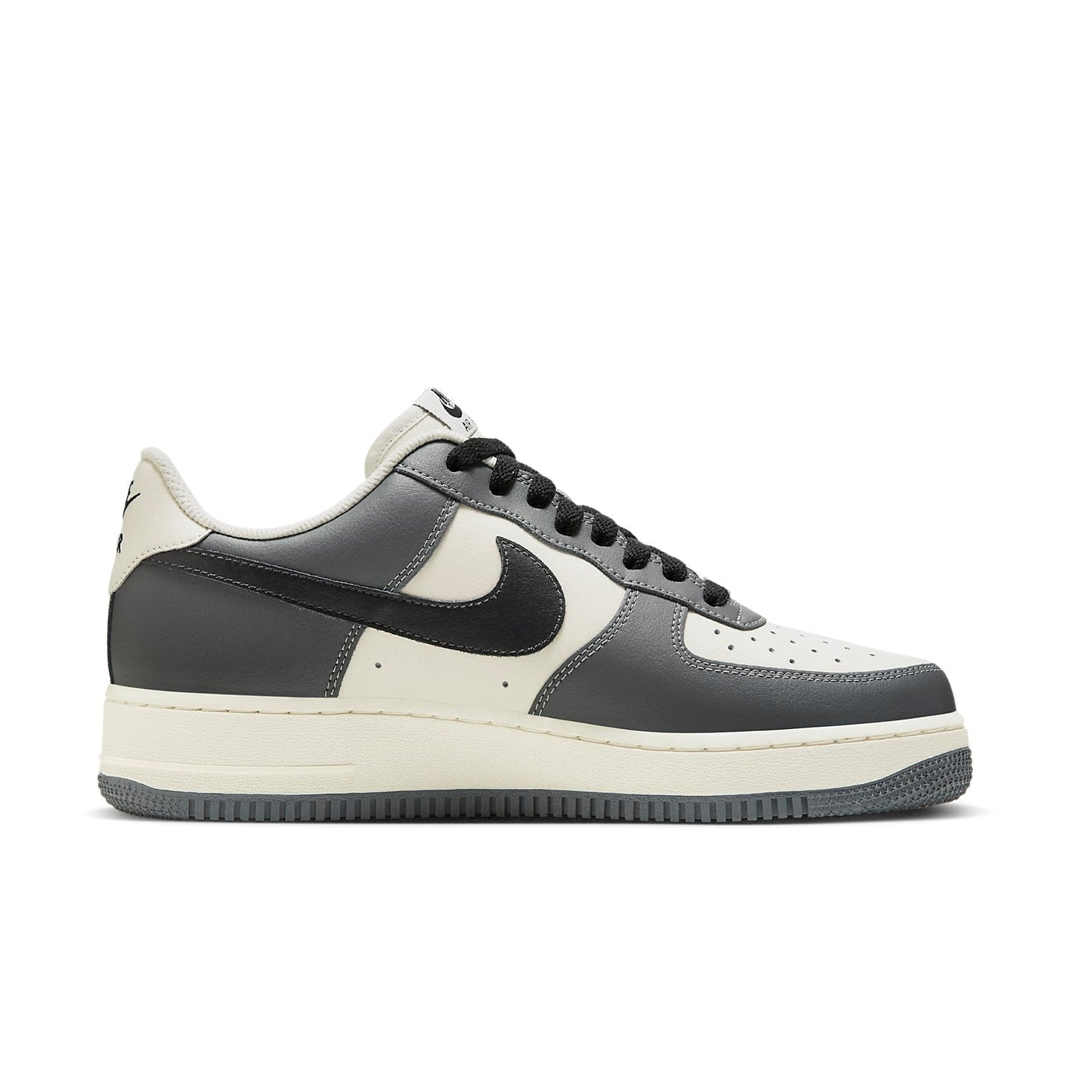 Nike Air Force 1 Low &