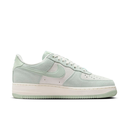 Nike Air Force 1 &