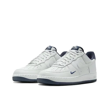 Nike Air Force 1 Low &