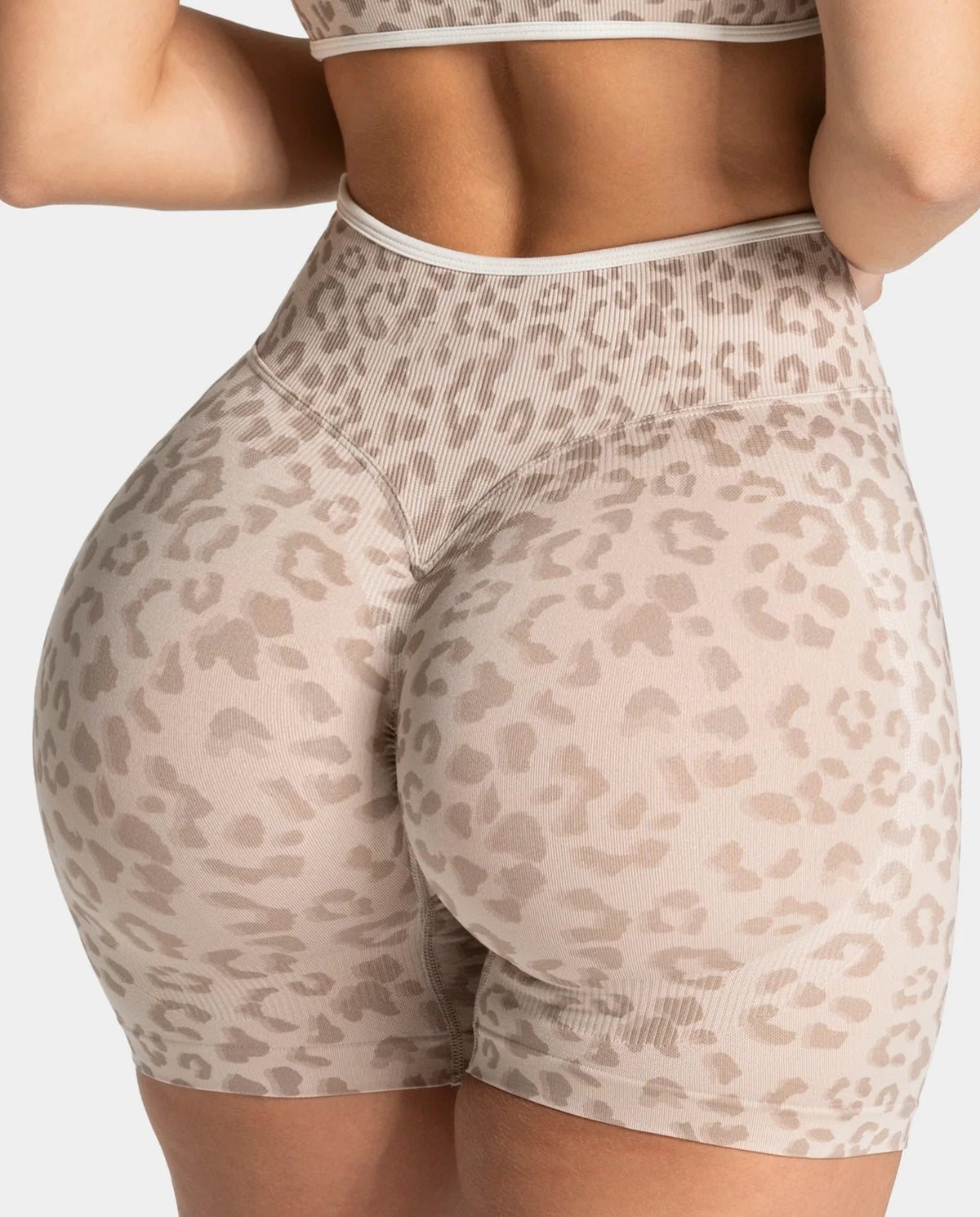 Seamless Yoga Fitness Set with 3D Leopard Print