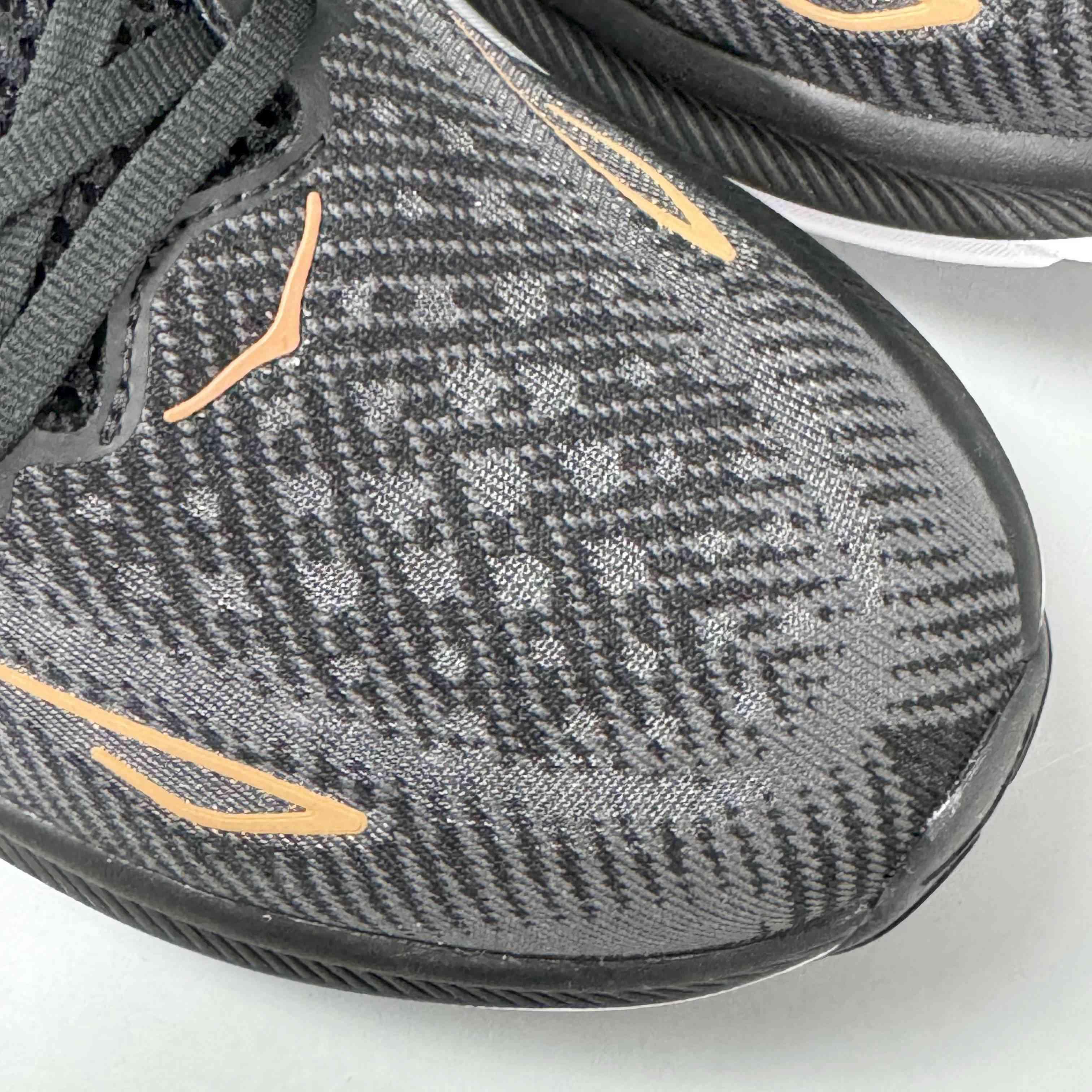 Hoka One One Clifton 9 &