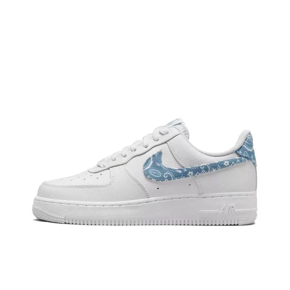 Nike Air Force 1 Low 07 &