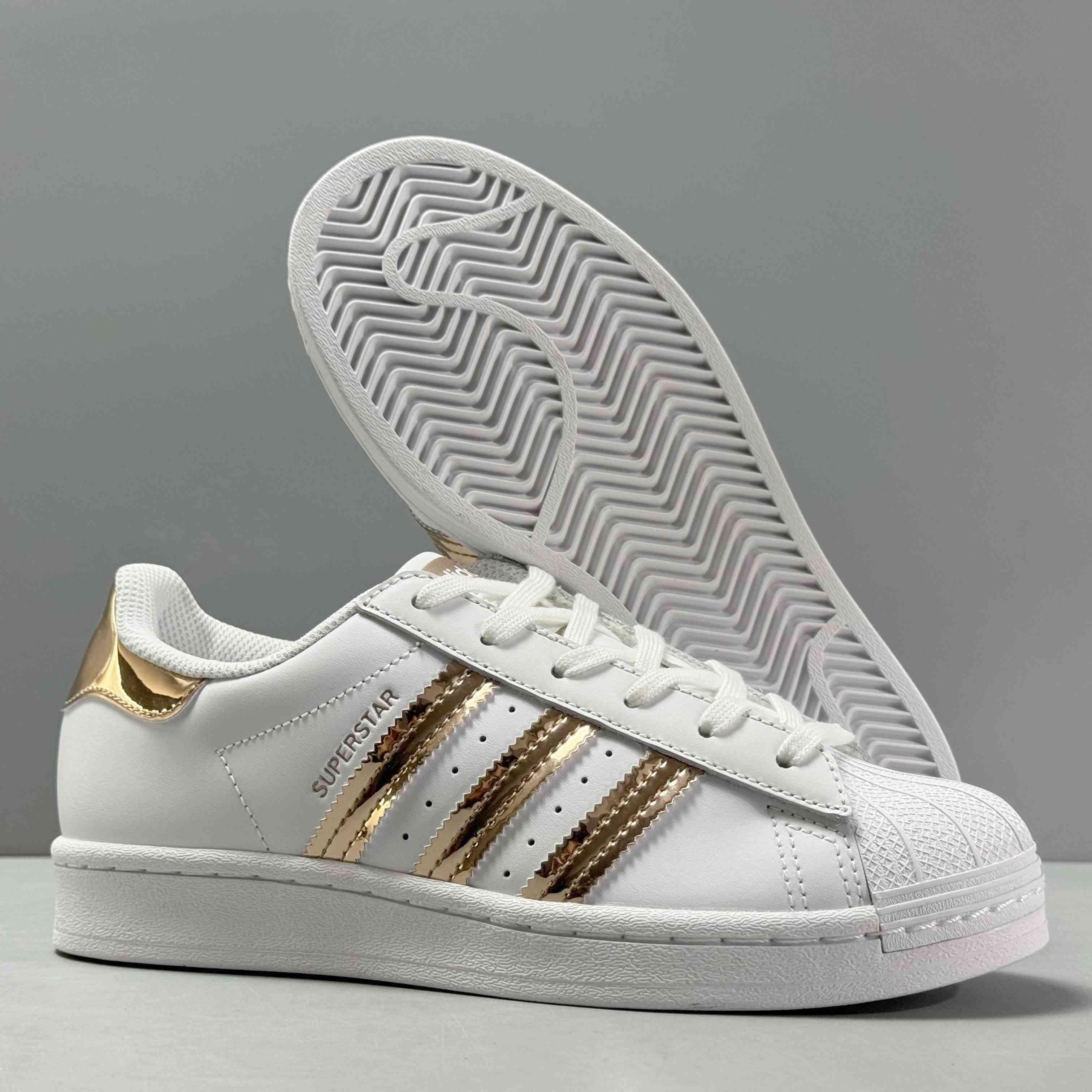 Adidas Superstar &