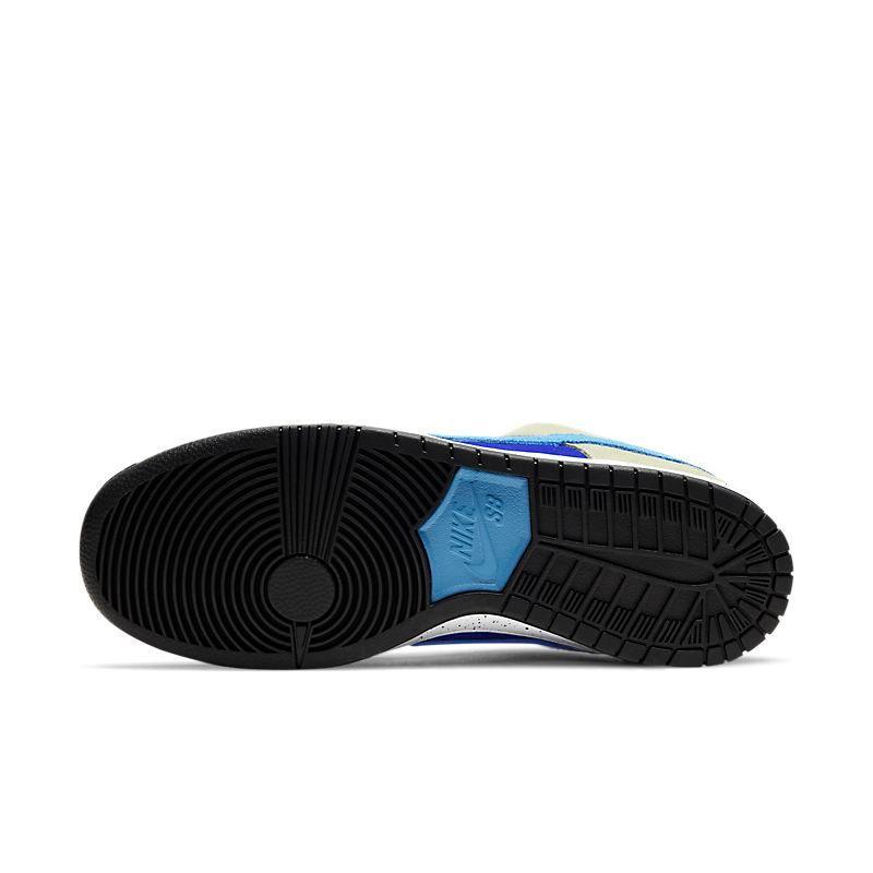 Nike SB Dunk Low &
