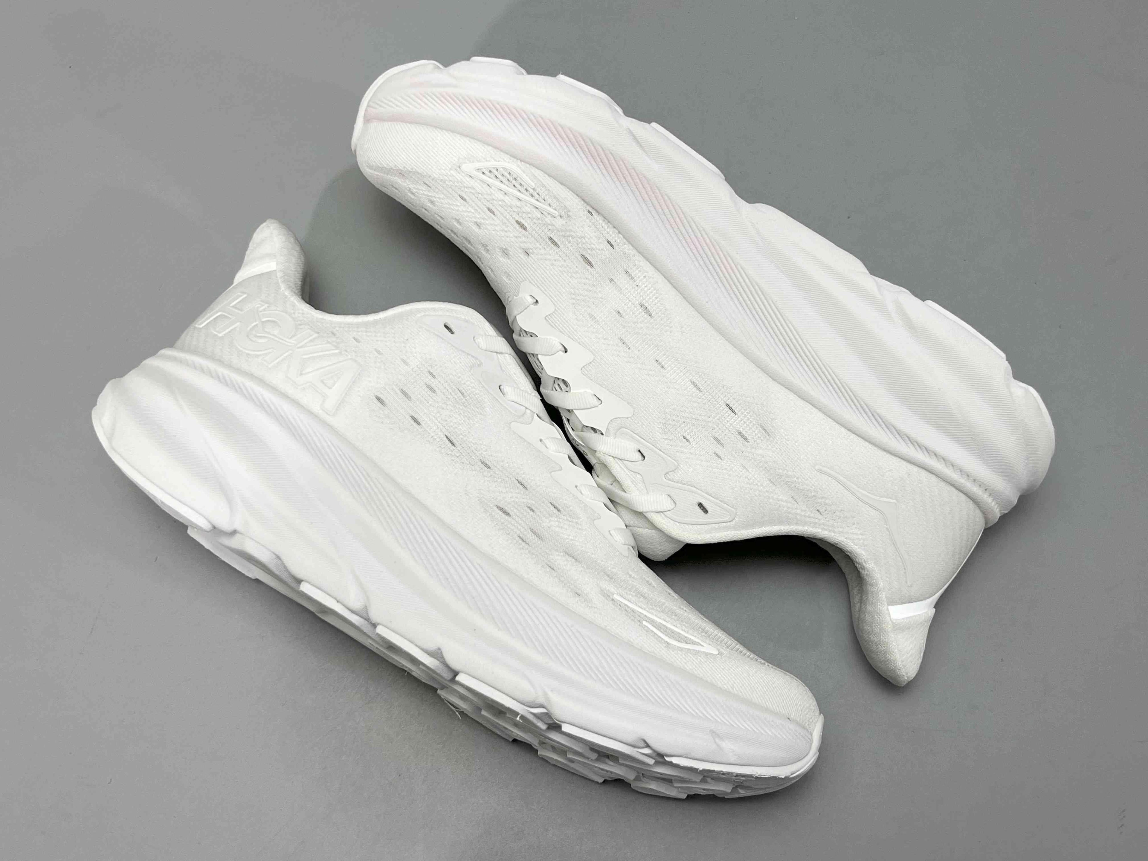 Hoka One One Clifton 9 &
