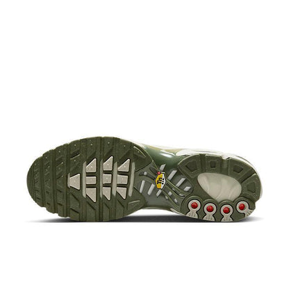 Nike Air Max Plus &
