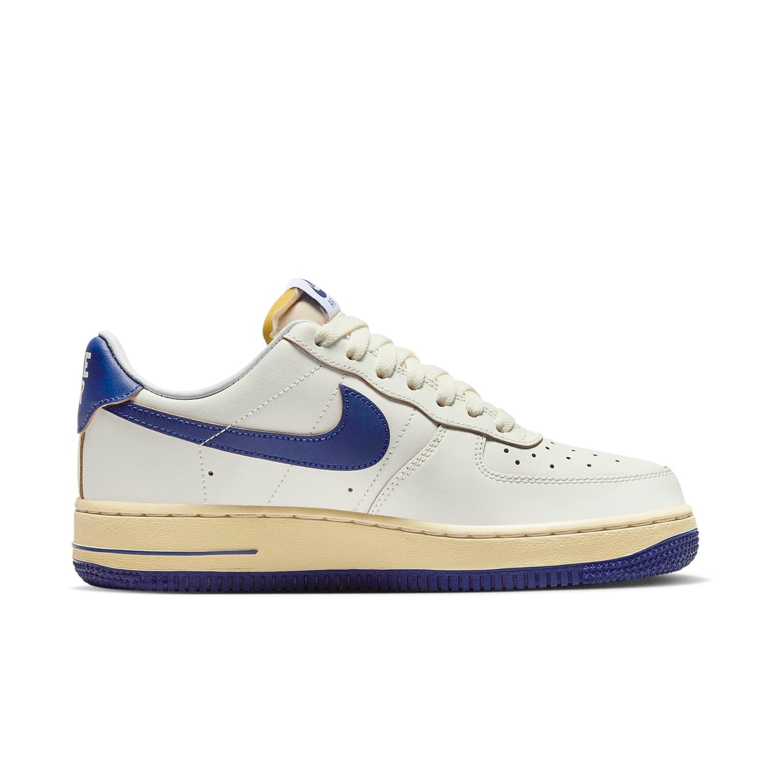 Nike Air Force 1 &