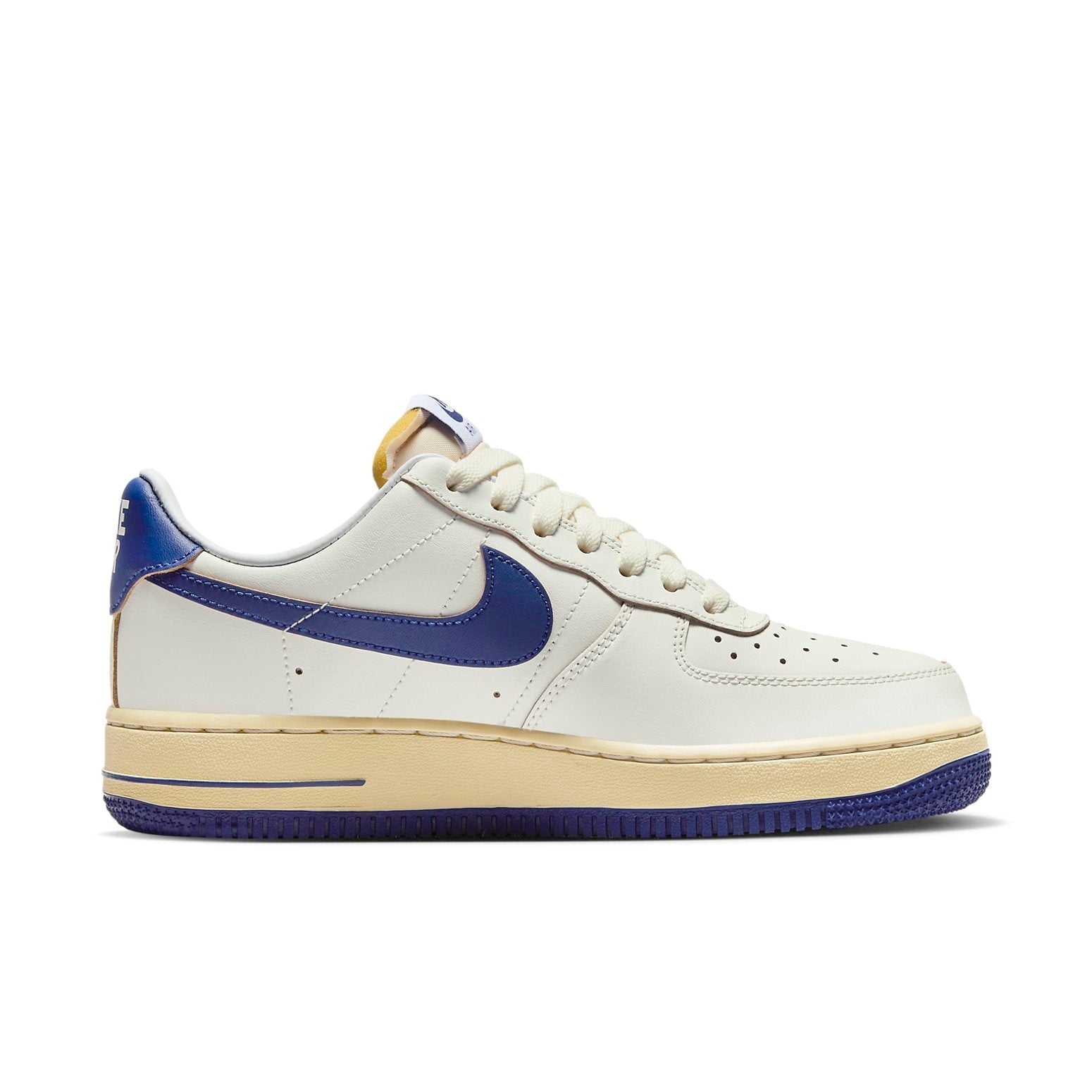 Nike Air Force 1 &