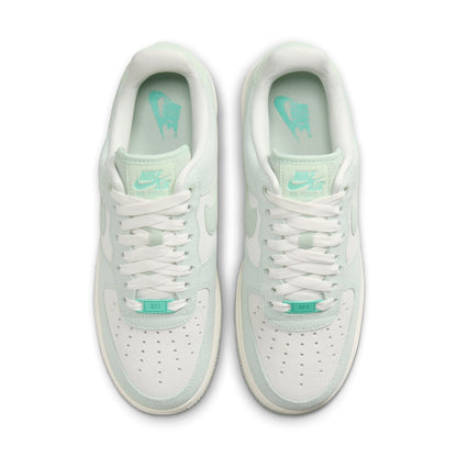 Nike Air Force 1 &