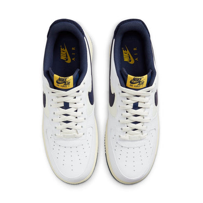 Nike Air Force 1 &