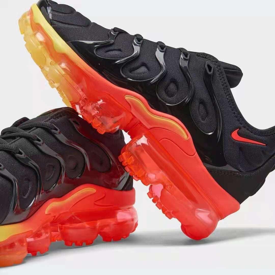 Nike Air VaporMax Plus &