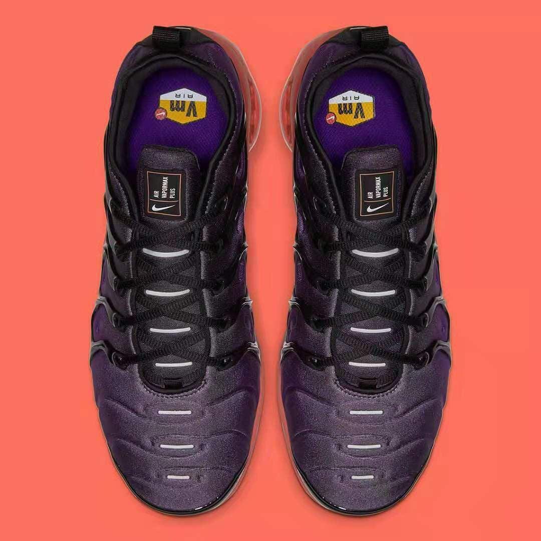 Nike Air VaporMax Plus &