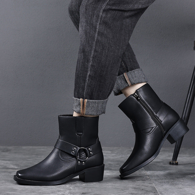 High-top, chunky-heeled leather boots, fashionable men&