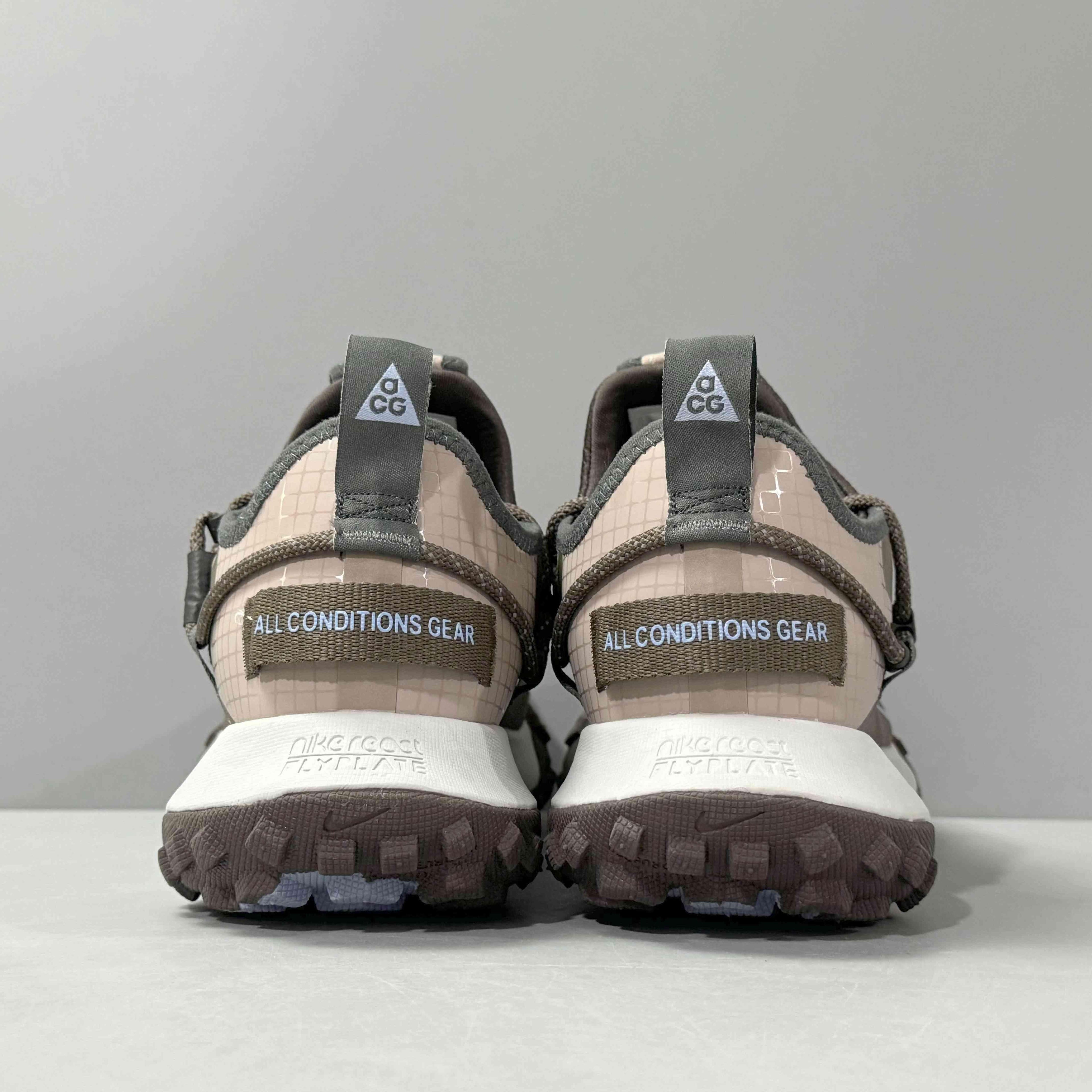 Nike ACG Mountain Fly Low SE &